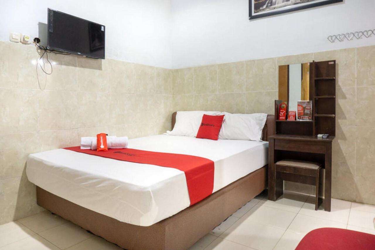 Reddoorz @ Hotel Surabaya Sumenep Eksteriør billede