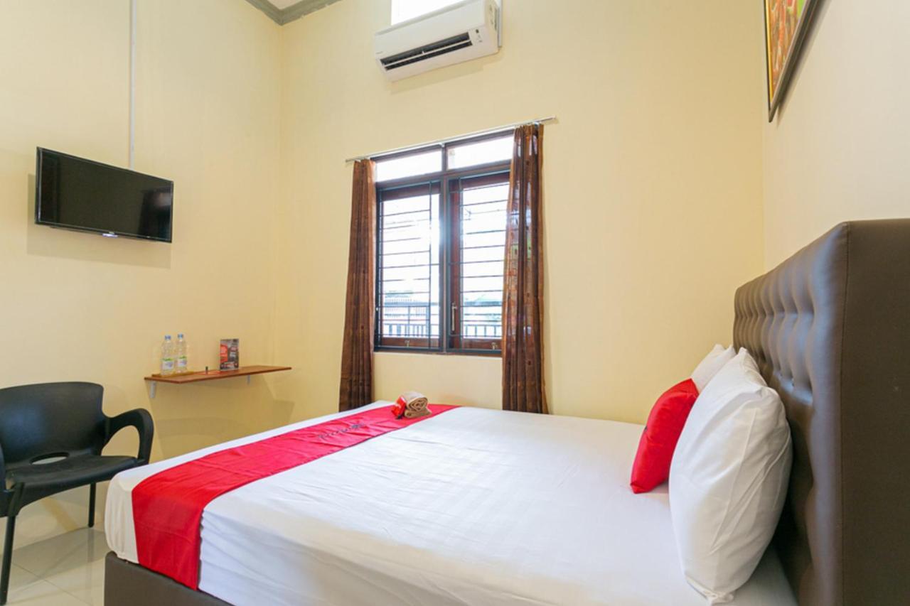 Reddoorz @ Hotel Surabaya Sumenep Eksteriør billede