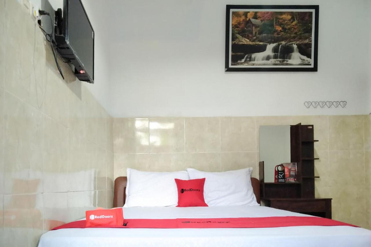 Reddoorz @ Hotel Surabaya Sumenep Eksteriør billede