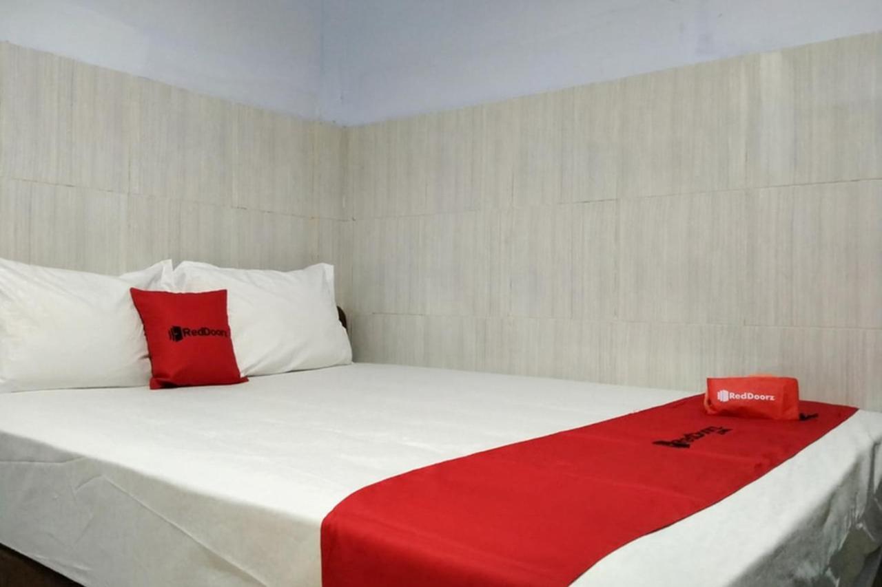 Reddoorz @ Hotel Surabaya Sumenep Eksteriør billede